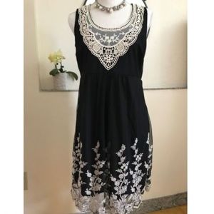 Sleeveless Embroidered Dress Lace, Size M